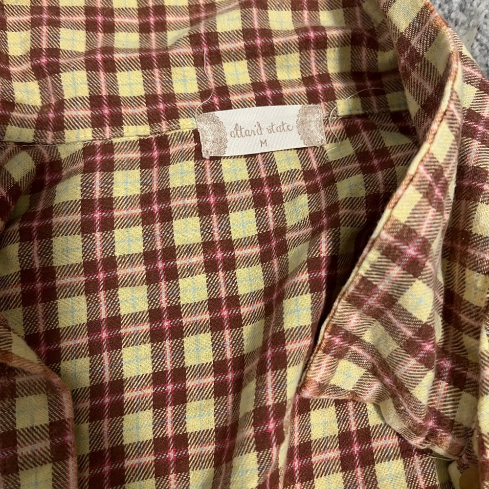 Altrd state cropped button up